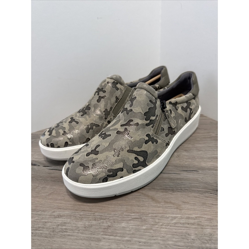 Clarks women's Shoes Slip On Layton Step Sneaker Olive Camo Size 9.5 M NWOB